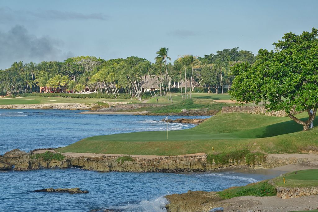 Lỗ số 5 tại Sân golf Teeth of the Dog