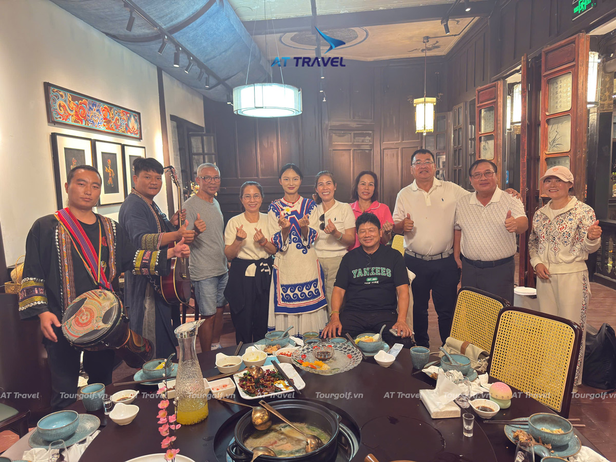 Hình ảnh đoàn tour Côn Minh ngày 21/04 – 25/04/2026