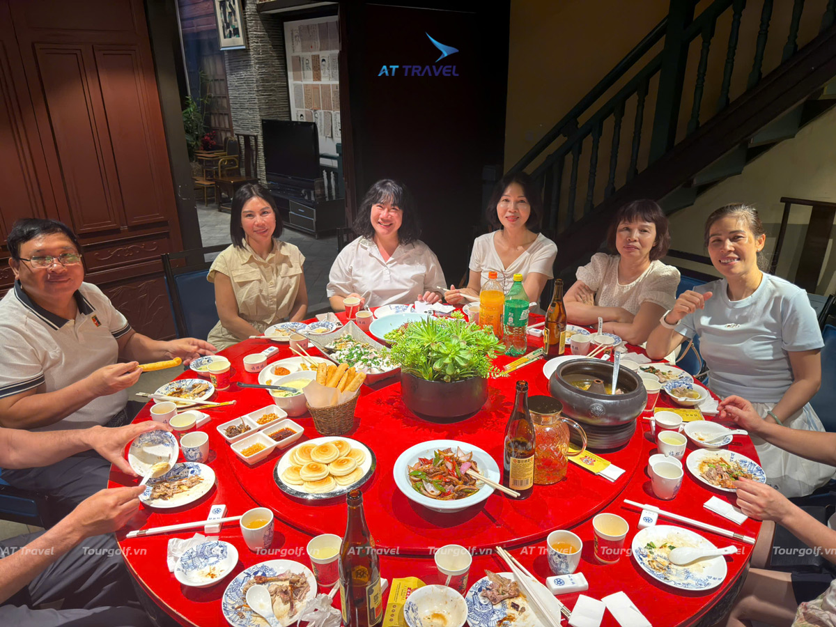 Hình ảnh đoàn tour Côn Minh ngày 21/04 – 25/04/2026