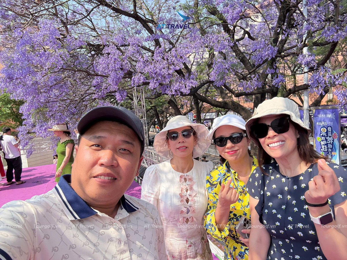 Hình ảnh đoàn tour Côn Minh ngày 21/04 – 25/04/2026