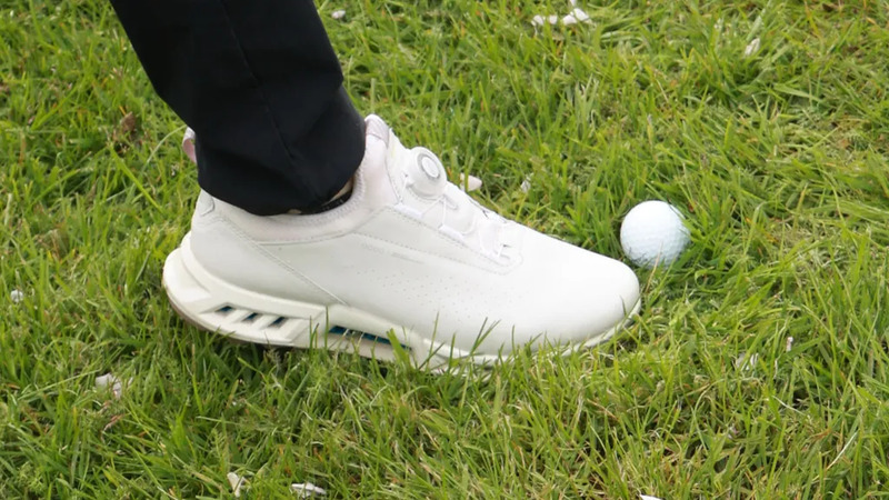 Giẫm lên bóng golf