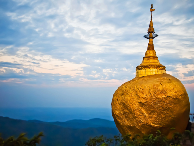 Hòn đá vàng Golden Rock