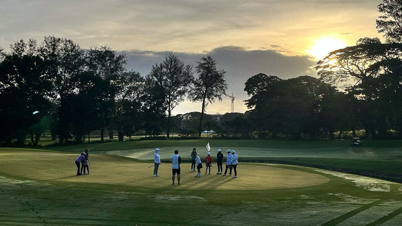 Chơi golf tại Clark