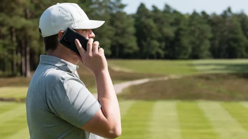 Trì hoãn trận đấu golf