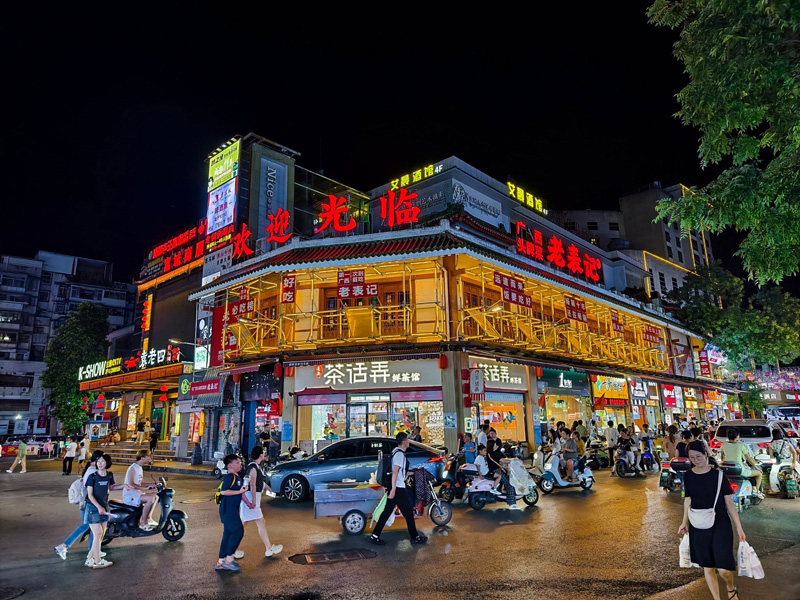 Phố đi bộ Đông Tây