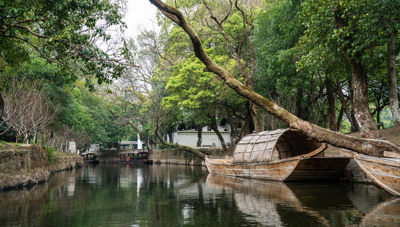 - Phố kênh đào Linh Cừ