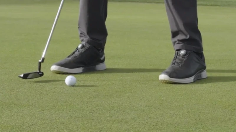 Cách putt lên dốc và xuống dốc