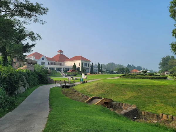 3. Qingdao Huashan International Country Club