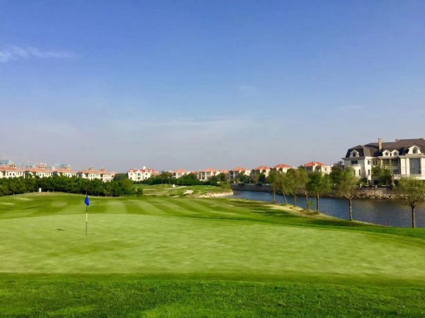 2. Qingdao Linghai Hot Spring Golf Club