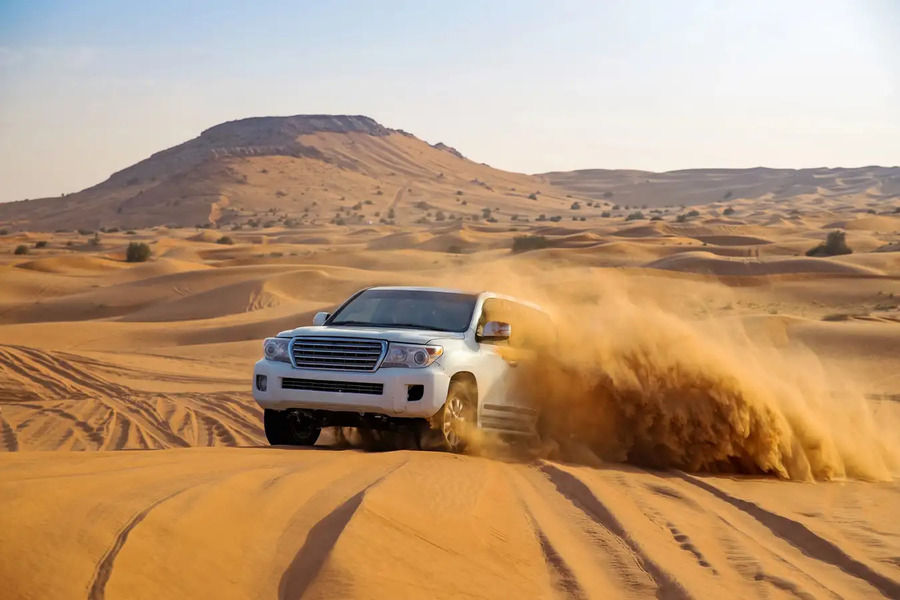 Khám phá sa mạc bằng xe Land Cruiser