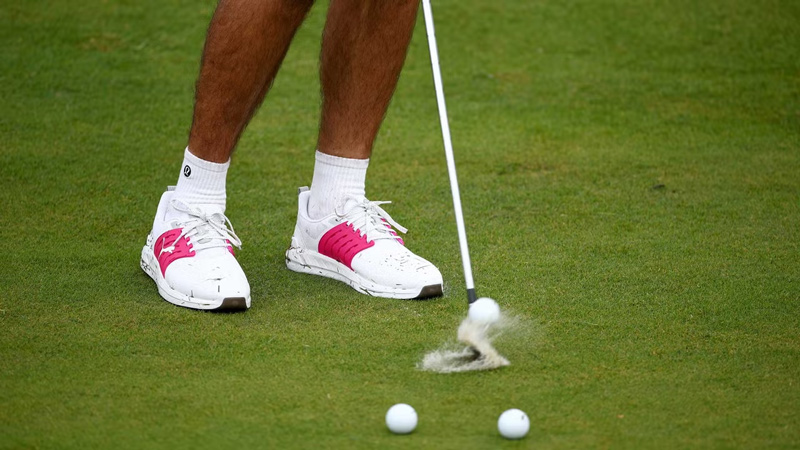 Sân golf bị ướt