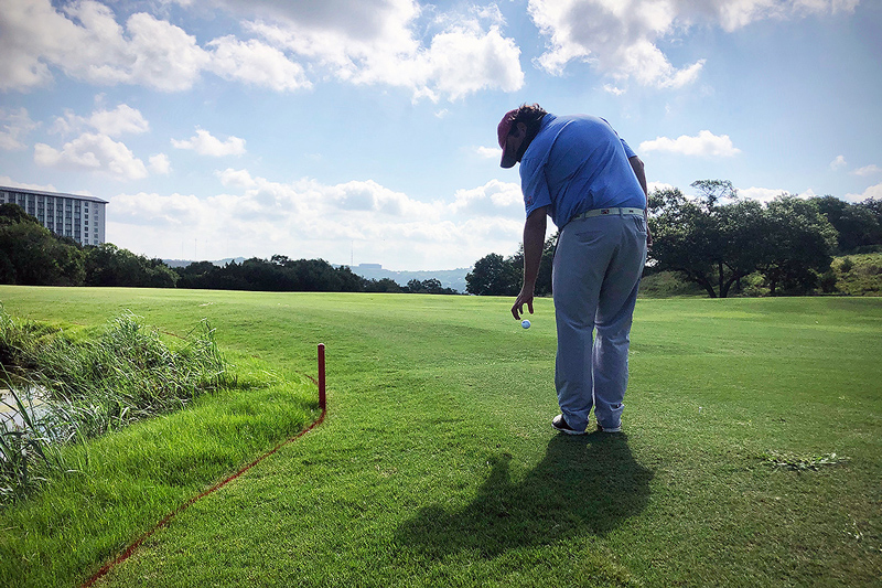 Thả bóng golf