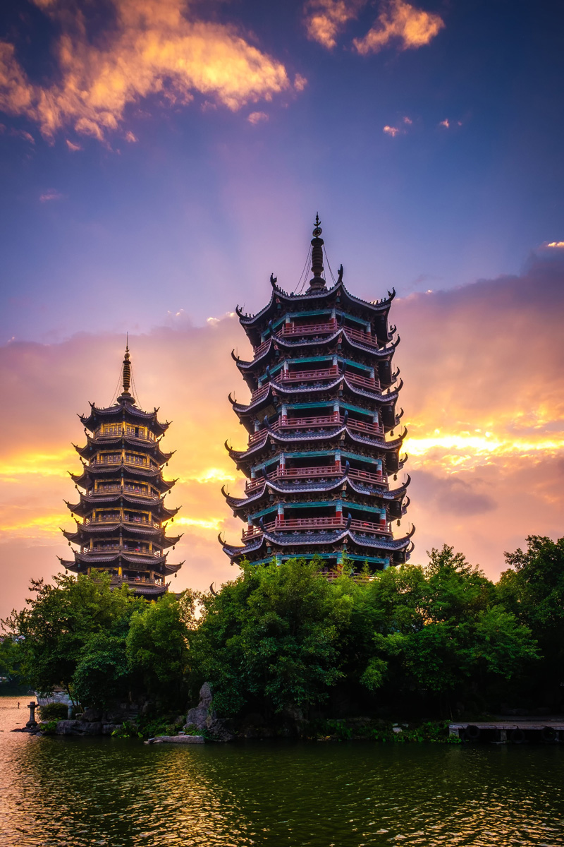 Tháp Nhật Nguyệt
