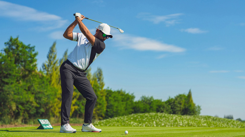 Vị trí đặt bóng golf cho gậy driver