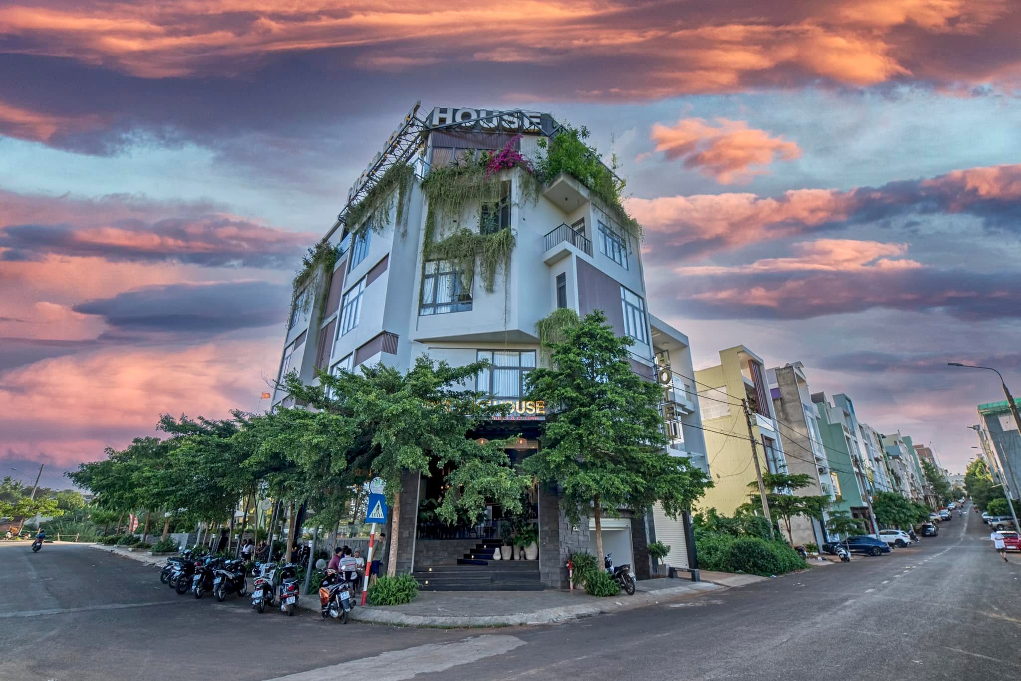 Highlight House Hotel & Coffee