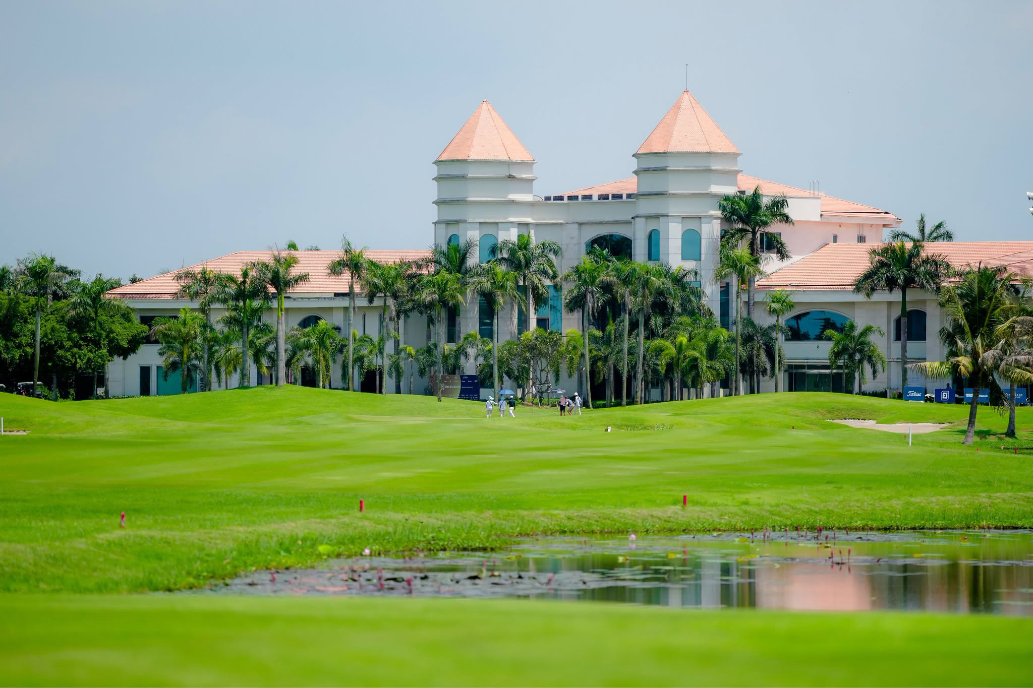 Emerald Country Club