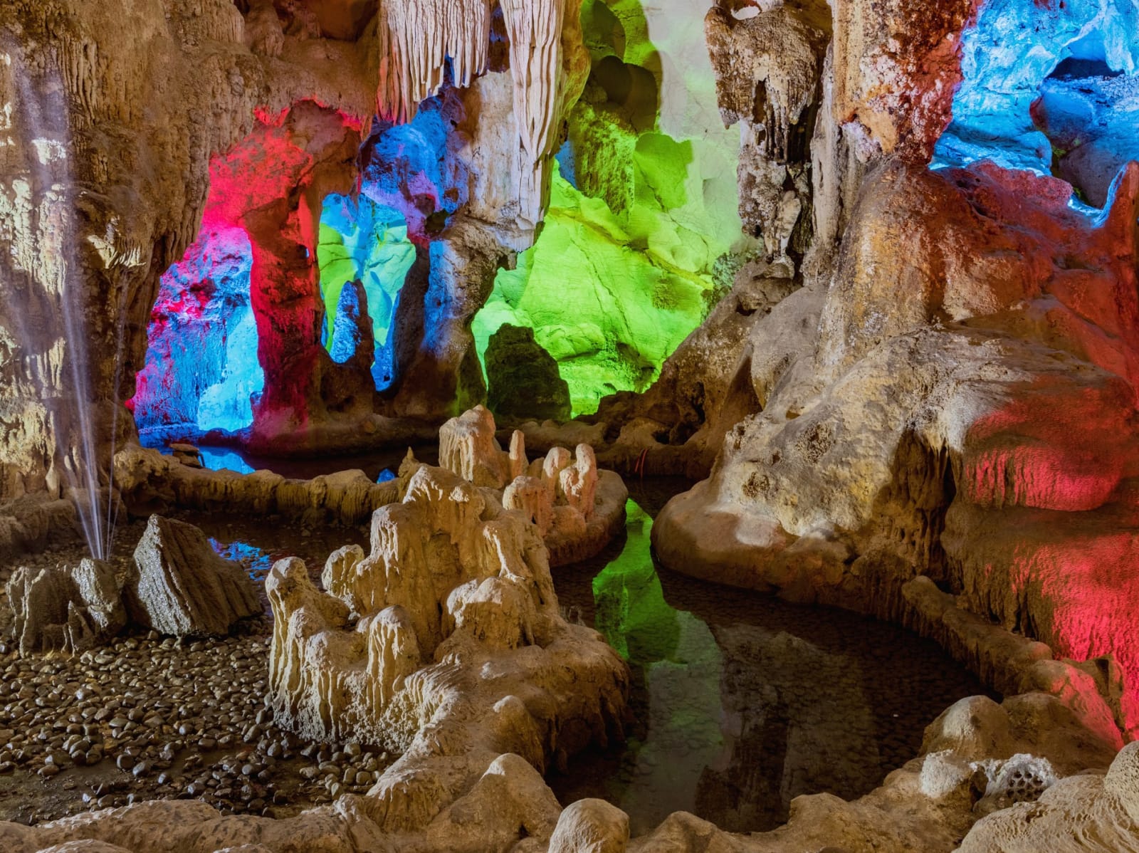 Dau Go Cave