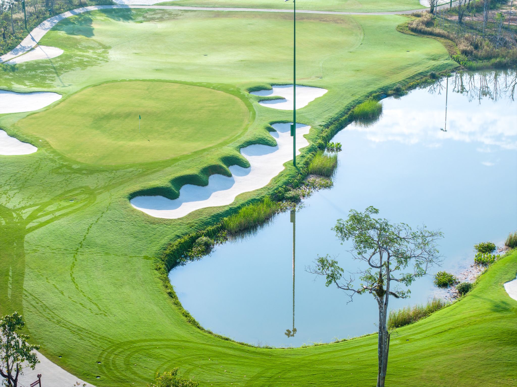 Eschuri Vung Bau Golf Course