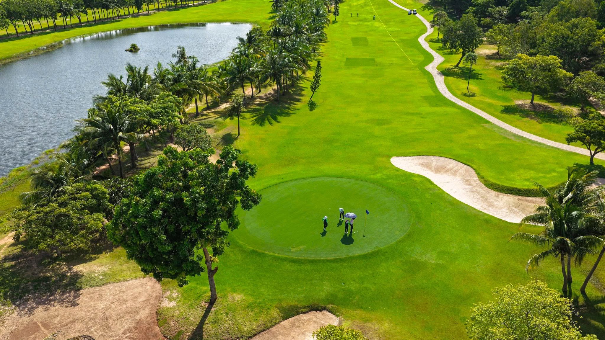 Paradise Golf Club