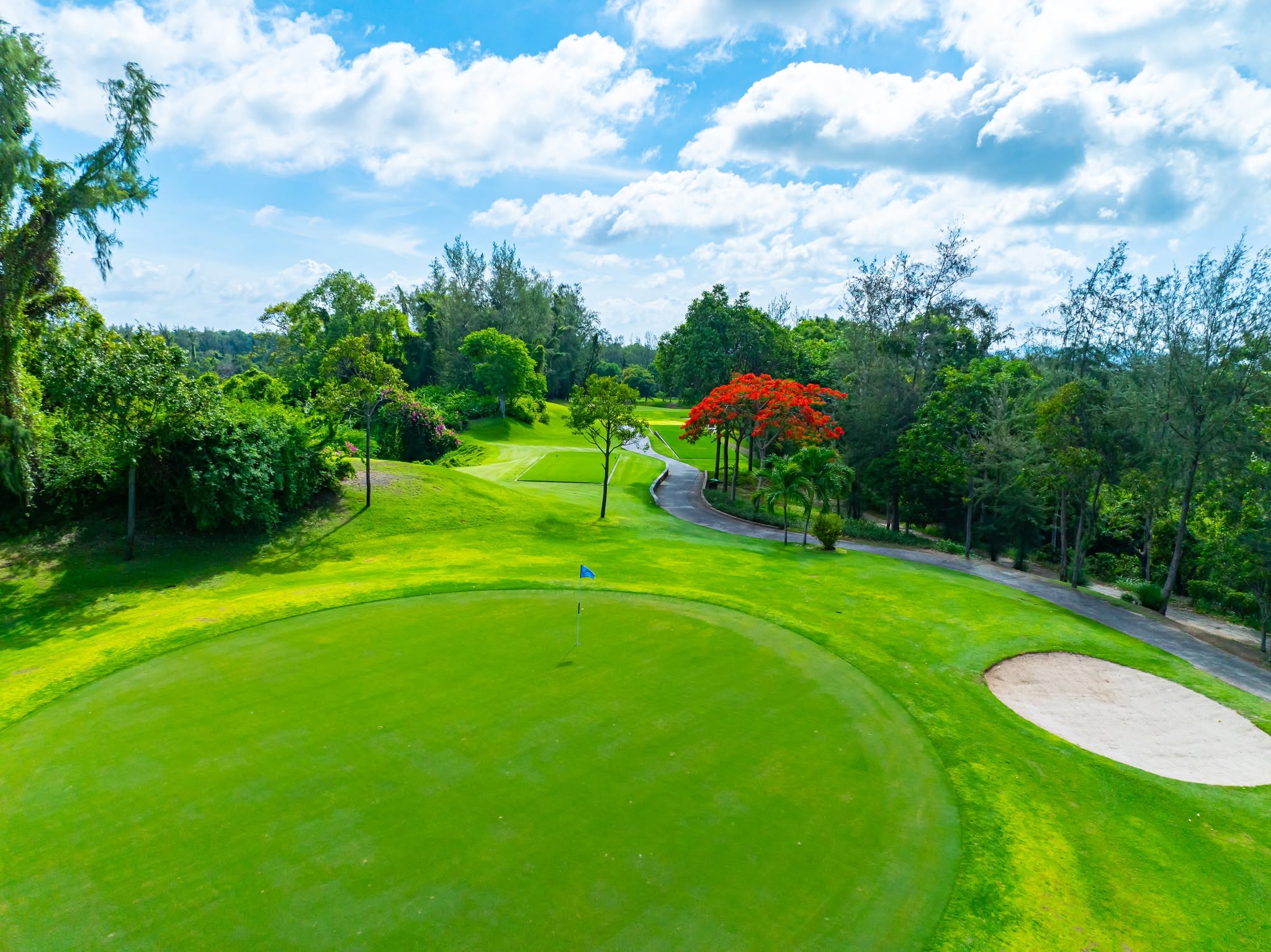 Paradise Golf Club