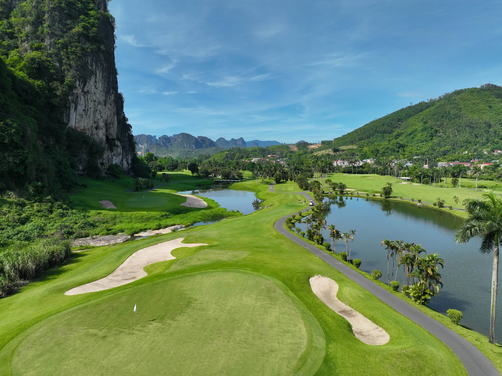 Phoenix Golf Resort
