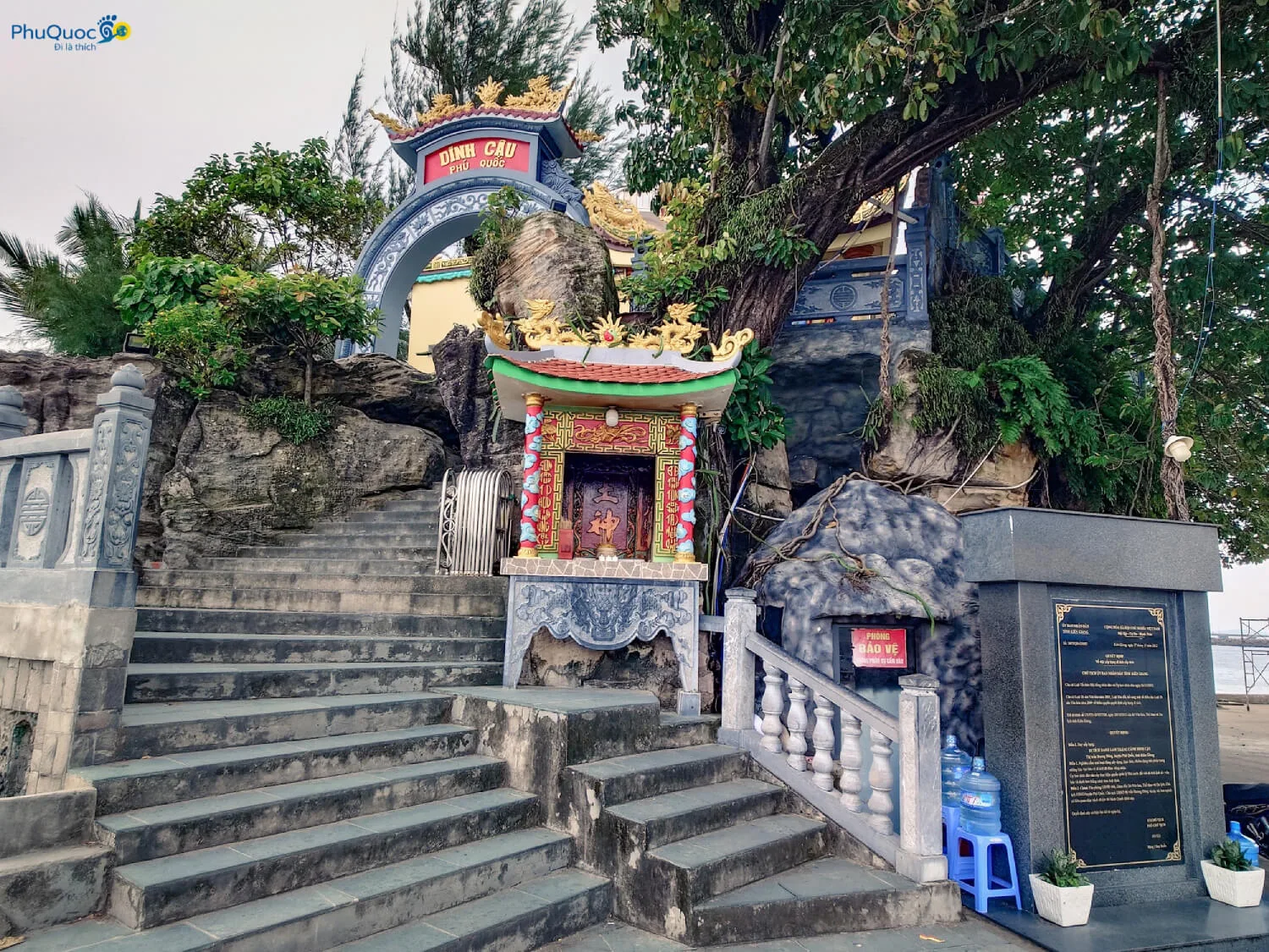 Dinh Cau Temple